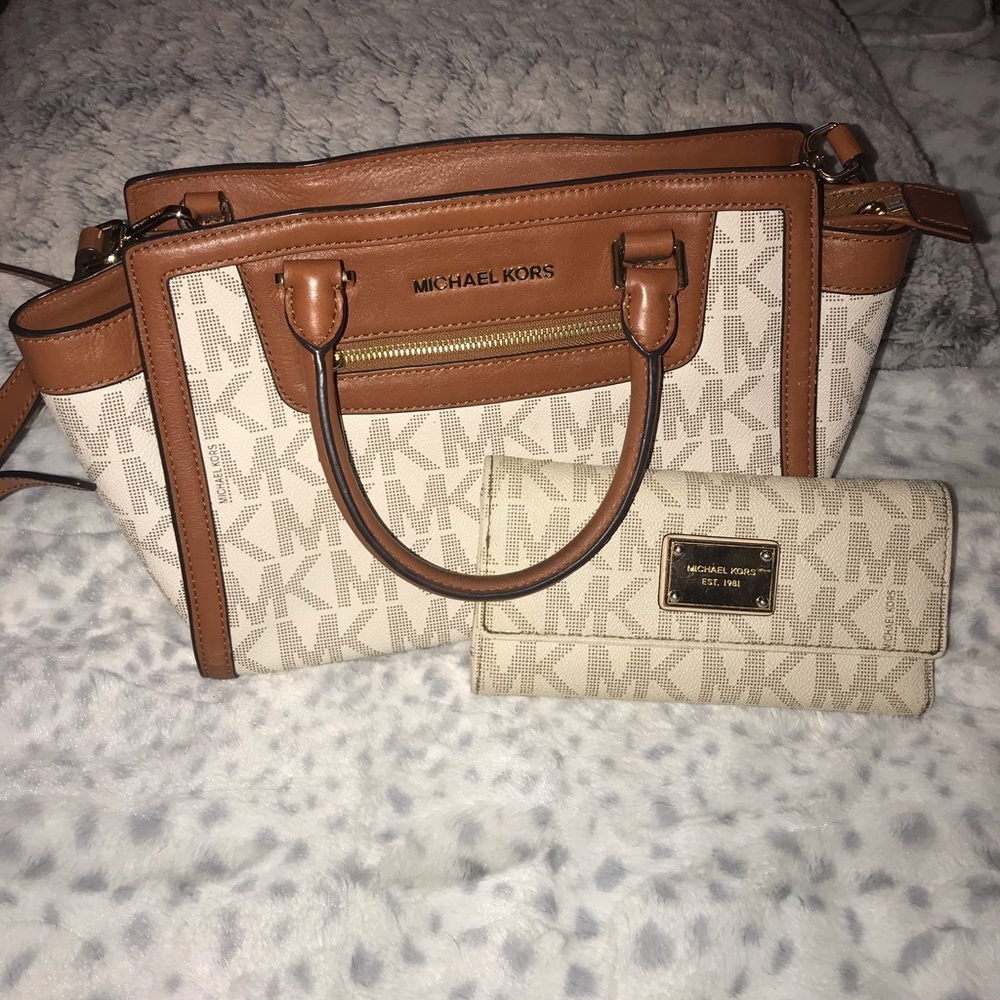 Michael Kors bag w/ matching wallet